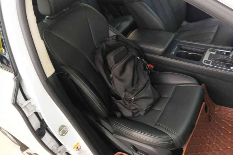 比亚迪 唐 2019款 2.0T 自动智联尊贵型 7座 国VI局部细节41