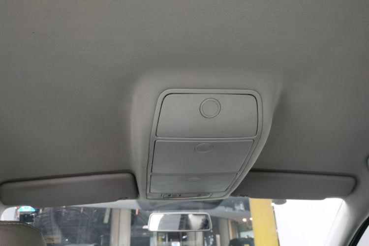 大众 途安 2013款 1.4T 手动风尚版5座局部细节22