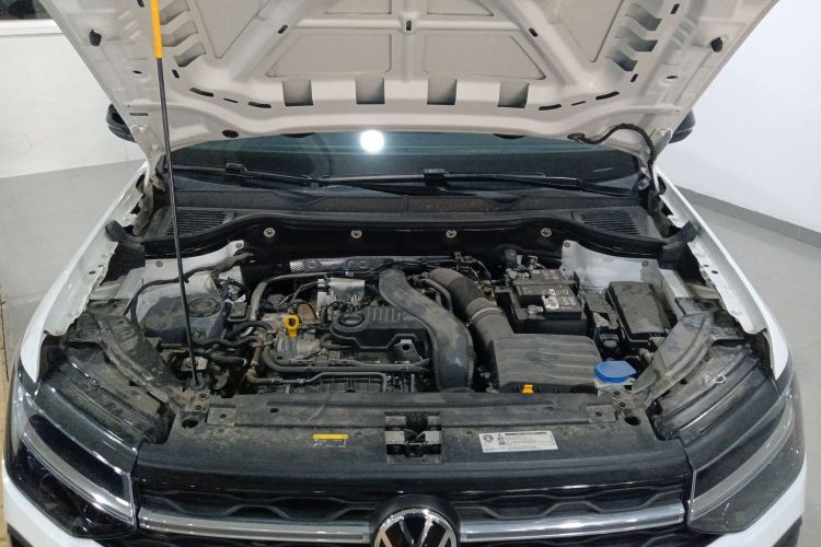 大众 途岳 2024款 300TSI 两驱月尊版机舱底盘24