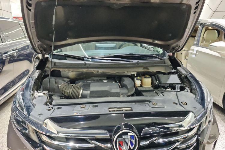 别克GL8 2023款 陆上公务舱 舒适型机舱底盘24