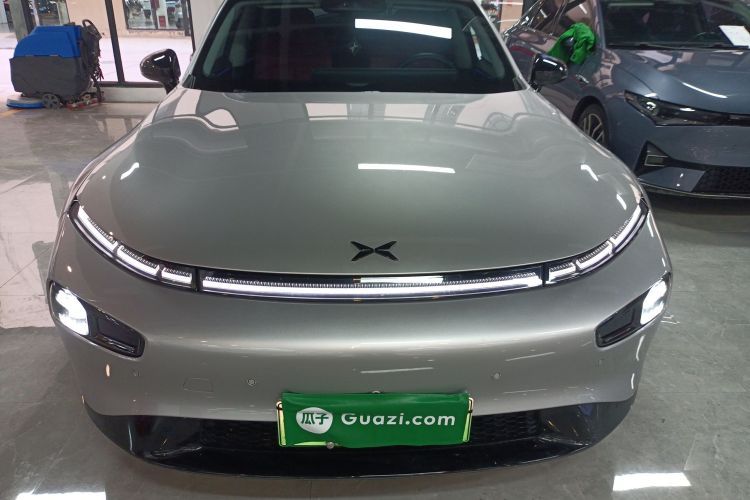 小鹏P7 2023款 P7i 610 Max 性能版车身外观2