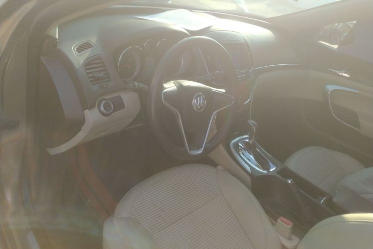 别克 君威 2015款 2.0L 领先时尚型中控内饰12