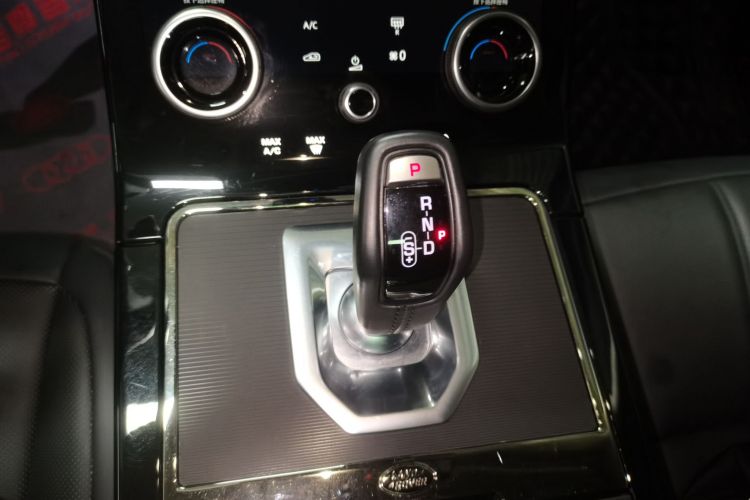 路虎 揽胜极光 2023款 极光L 249PS 科林斯古铜特别版中控内饰18