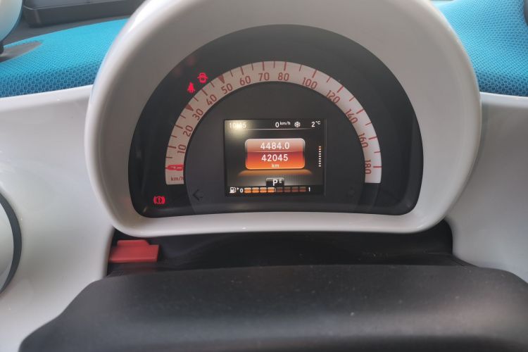 smart fortwo 2016款 0.9T 66千瓦硬顶极致版中控内饰15