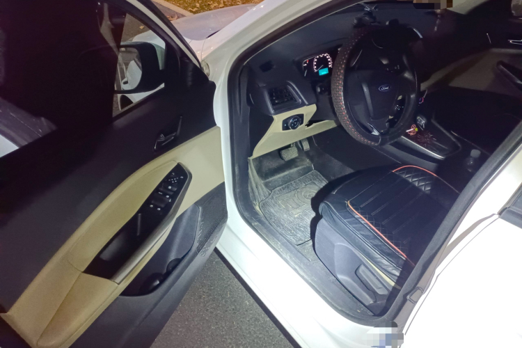 福特 福睿斯 2017款 改款 1.5L 自动舒适型中控内饰20