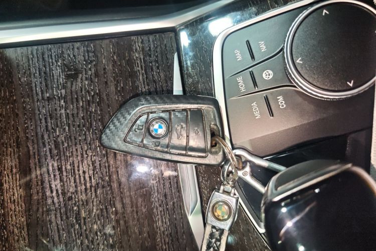 宝马3系 2022款 325Li M运动套装中控内饰7001