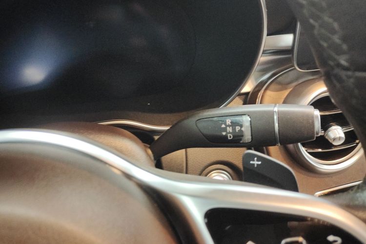 奔驰GLC 2022款 改款 GLC 300 L 4MATIC 动感型臻藏版中控内饰18