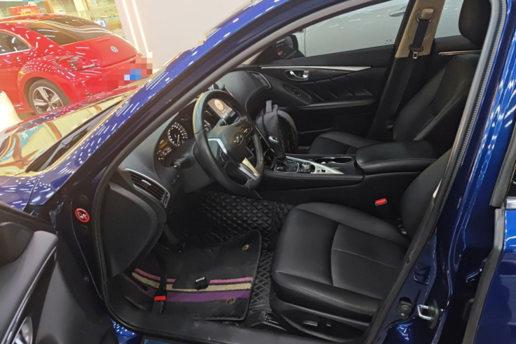 英菲尼迪Q50L 2018款 2.0T 舒适版 国VI中控内饰7003