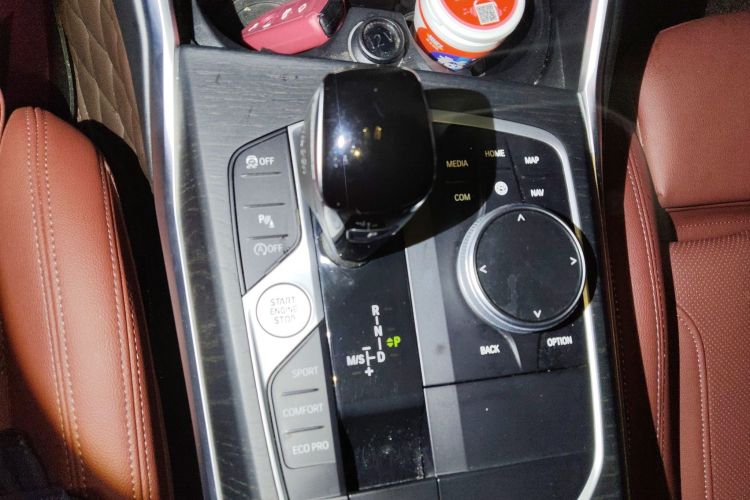 宝马4系 2022款 425i Gran Coupe M运动套装中控内饰18