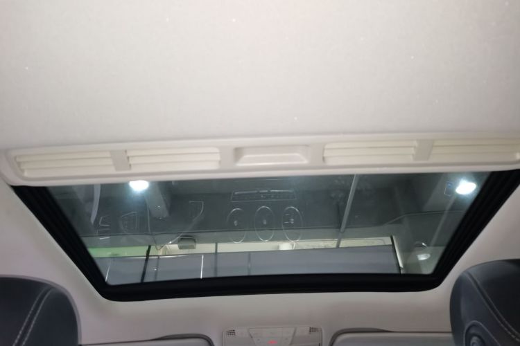 奔驰C级 2018款 C 180 L 时尚型运动版中控内饰22