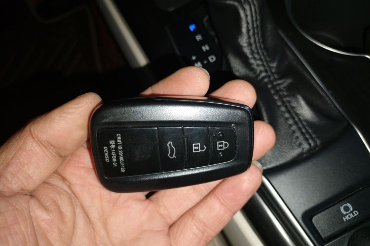 丰田 凯美瑞 2021款 2.0G 豪华版中控内饰11