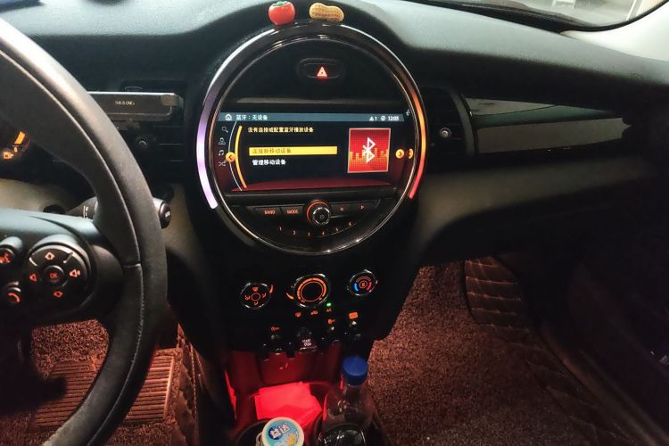 MINI 2018款 1.5T COOPER 经典派中控内饰16