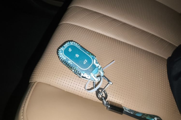 理想汽车 理想ONE 2020款 增程6座版中控内饰11