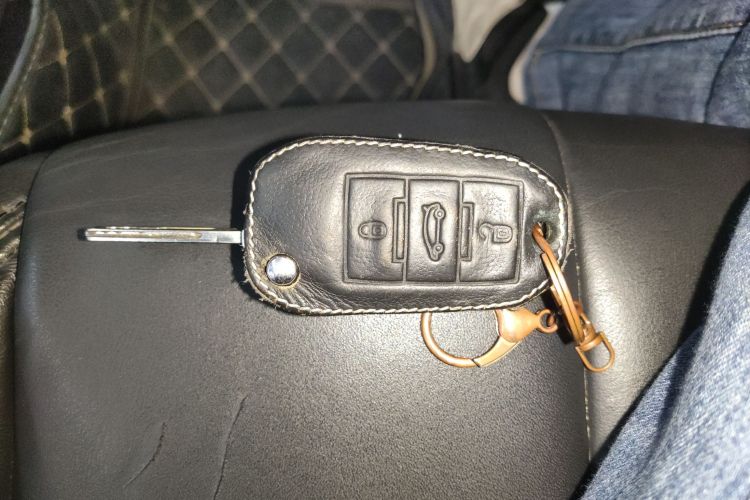 标致408 2016款 1.6T 自动豪华版中控内饰11