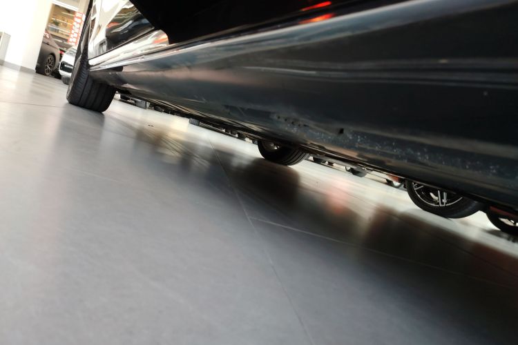 奔驰E级 2023款 改款 E 300 L 运动豪华型局部细节9002