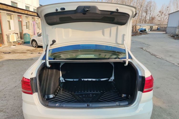 大众 朗逸 2018款 经典 1.5L 自动风尚版 国VI机舱底盘23