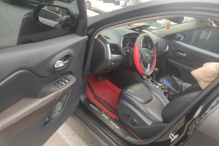 Jeep 自由光 2016款 2.4L 专业版中控内饰20