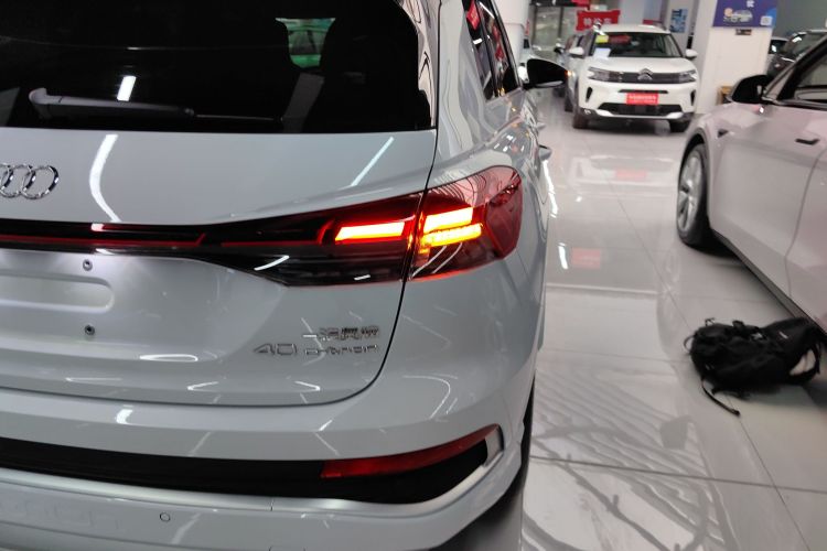 奥迪Q4 e-tron 2024款 40 e-tron 创境版车身外观9