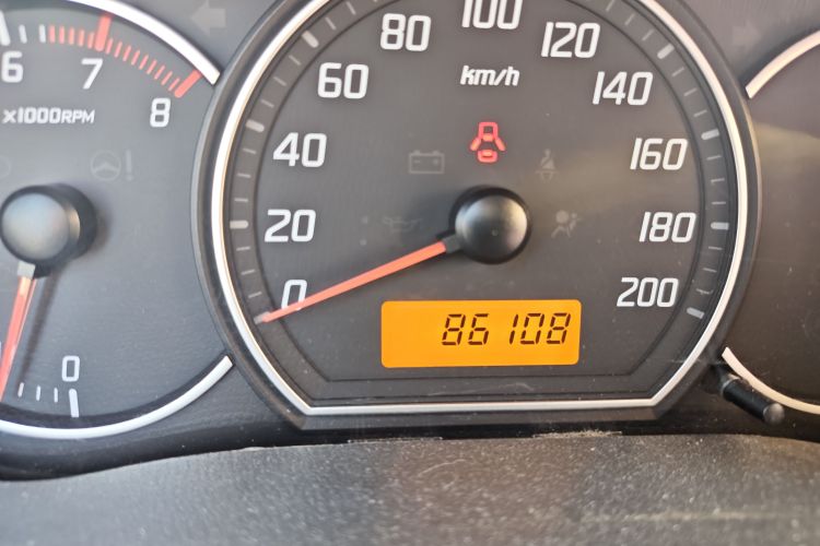 铃木 雨燕 2014款 1.5L 手动时尚型中控内饰15