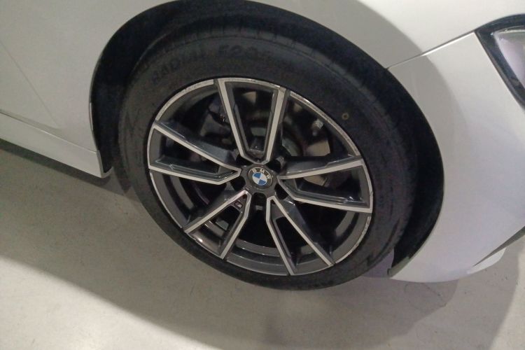 宝马3系 2022款 325Li M运动套装车身外观10