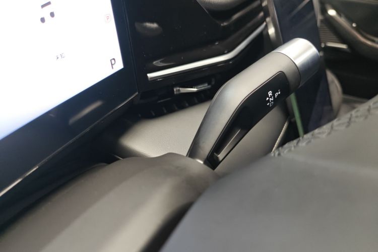 吉利银河 银河L6 2024款 125km PLUS 龙腾版中控内饰18