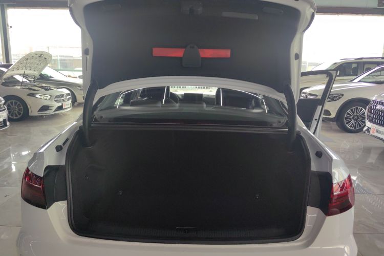 奥迪A4L 2024款 40 TFSI 时尚动感型机舱底盘23