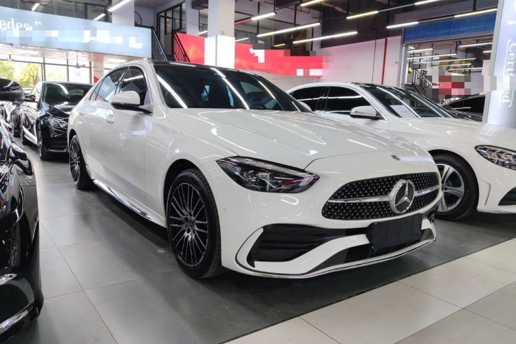 奔驰C级 2023款 改款二 C 260 L 运动版车身外观3