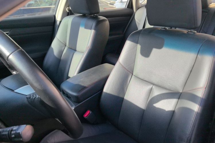 日产 天籁 2016款 改款 2.0L XL舒适版中控内饰19