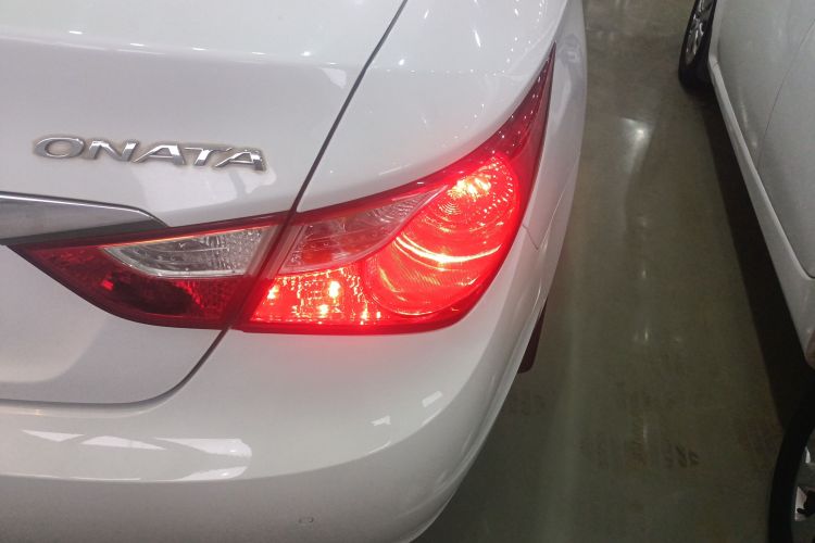 现代 索纳塔 2015款 经典 2.0L 自动豪华版车身外观6006