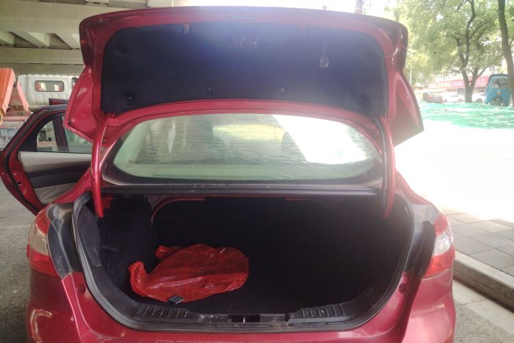 福特 福克斯 2012款 三厢 1.6L 自动舒适型局部细节23