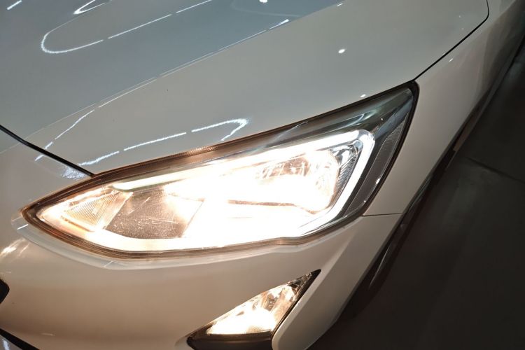 福特 福克斯 2019款 三厢 EcoBoost 180 自动锋潮型局部细节36