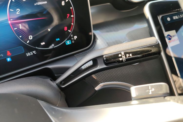 奔驰C级 2025款 C 260 L 运动版中控内饰18