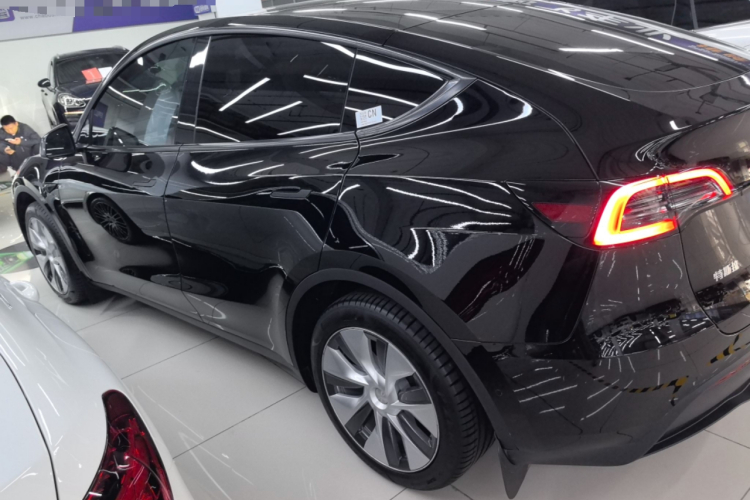 特斯拉 Model Y 2022款 改款 后轮驱动版车身外观4