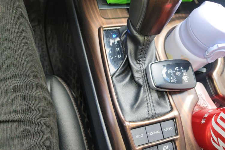 丰田 凯美瑞 2019款 双擎 2.5HQ 旗舰版 国VI中控内饰11