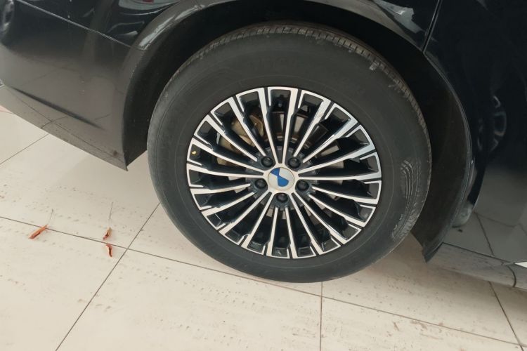 腾势D9 2022款 DM-i 1040 尊贵型车身外观6005