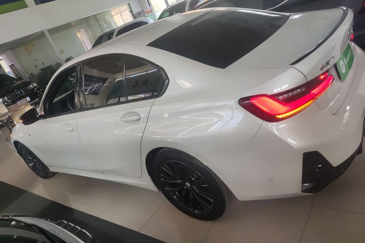 宝马3系 2024款 325i M运动曜夜套装车身外观6003