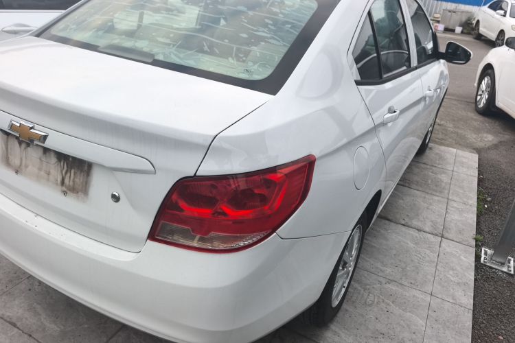 雪佛兰 2015款 赛欧3 1.5L 手动理想天窗版车身外观7