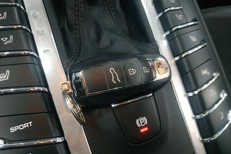 保时捷 2020款 Macan 2.0T中控内饰11