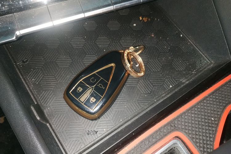 长安 逸动 2022款 PLUS 蓝鲸NE 1.4T GDI DCT尊贵版中控内饰7001