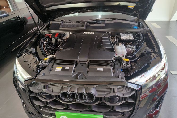 奥迪Q7 2024款 45 TFSI quattro S line黑武士型机舱底盘24