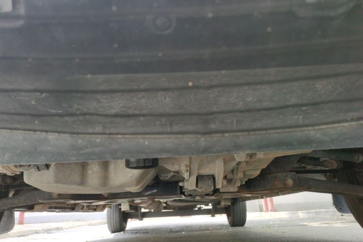 福特 全顺 2020款 2.0T汽油多功能商用车中轴低顶上掀尾门国VI局部细节9008