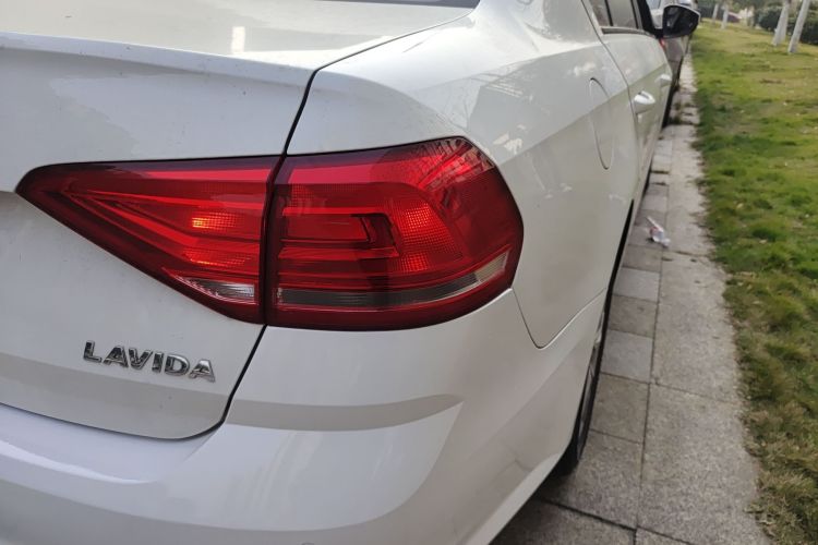 大众 朗逸 2017款 1.6L 自动风尚版车身外观9