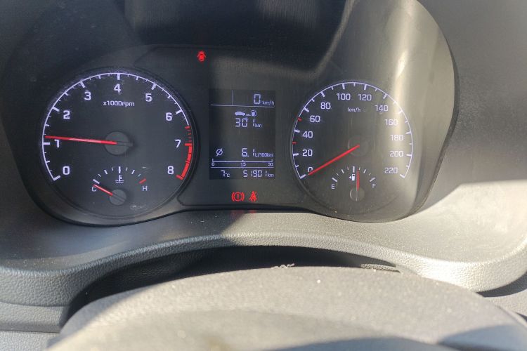 现代 悦纳 2016款 1.4L 手动炫酷版GLS局部细节14