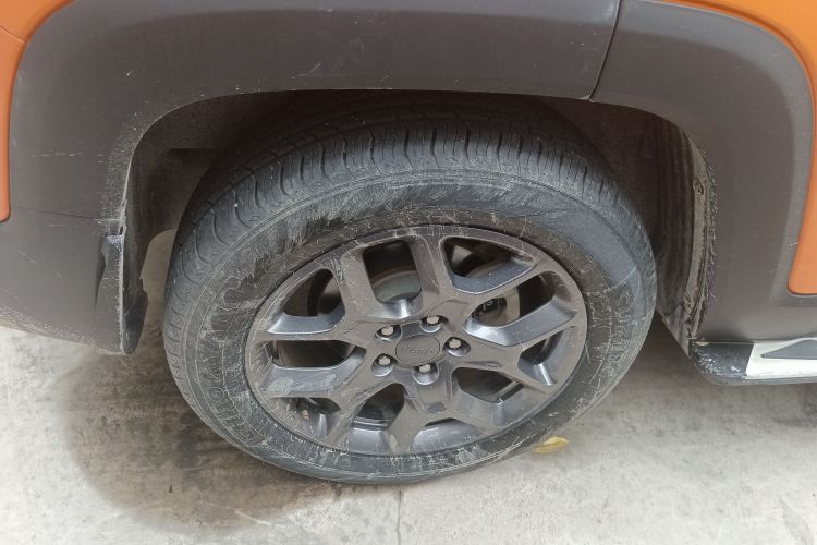 Jeep 自由侠 2017款 180T 自动动能版+车身外观6008