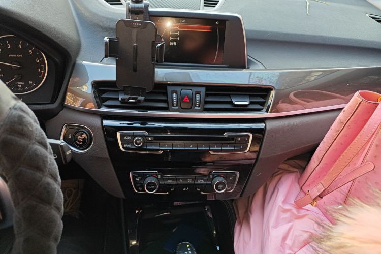 宝马X1 2016款 sDrive20Li 豪华型中控内饰16