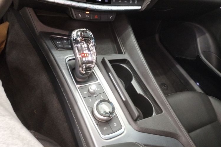 凯迪拉克CT5 2020款 改款 28T 豪华型中控内饰18