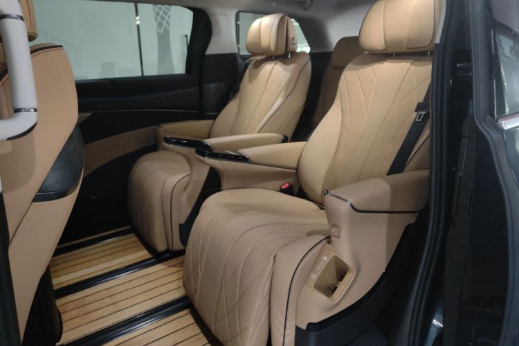 腾势D9 2024款 DM-i 980 四驱尊贵型中控内饰21