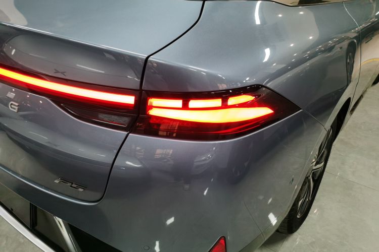 小鹏P5 2021款 550P车身外观9