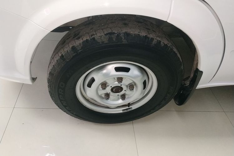 江铃福顺 2023款 2.0T 手动短轴中顶商运型多功能乘用车5座车身外观6007