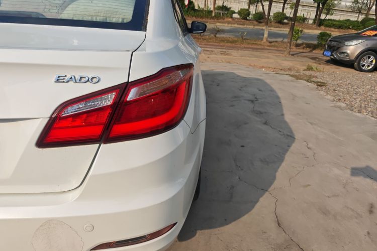 长安 逸动 2016款 1.6L 自动风尚型车身外观9